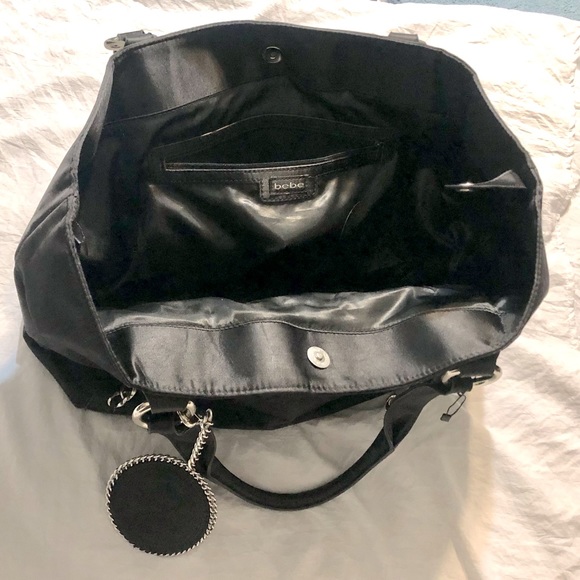 🦋BeBe large oversized black tote with round chained charm size 20x12 preowned - Picture 7 of 12